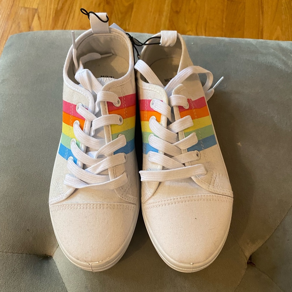 NWT Rainbow/pride sneakers Sz 7/8 - Picture 2 of 4
